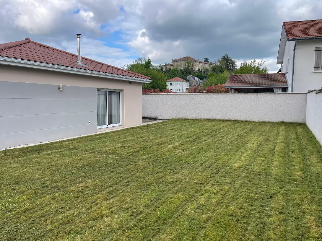 Après intervention : tonte et remise en forme d'une pelouse — Secteur Diémoz (38)